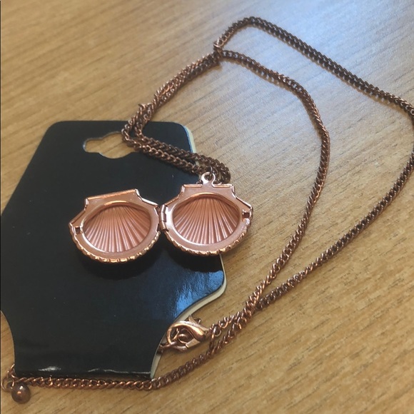 NWT rose gold tones shell pendant locket necklace - Picture 2 of 3